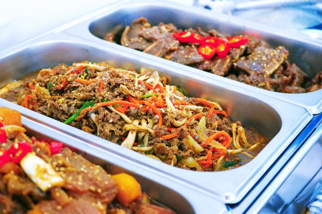 워머에 담긴 불고기와 LA갈비
